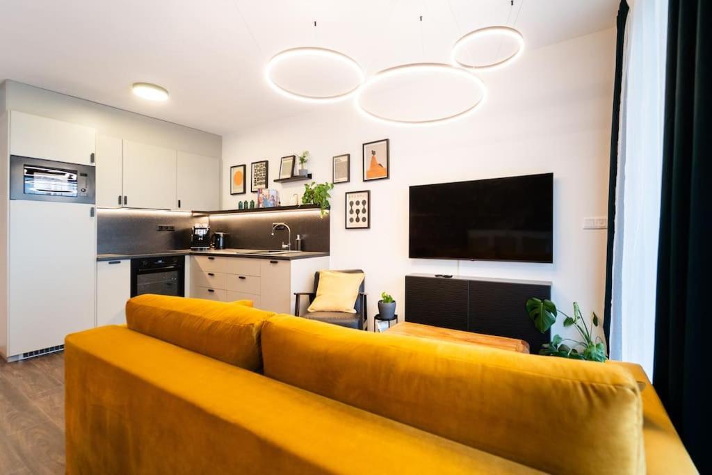 Gold Garden Terrace Apartment เบอร์โน ภายนอก รูปภาพ